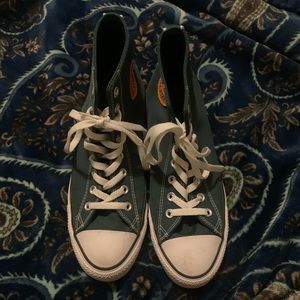 Green converse size 8.5 men’s 10.5 women’s